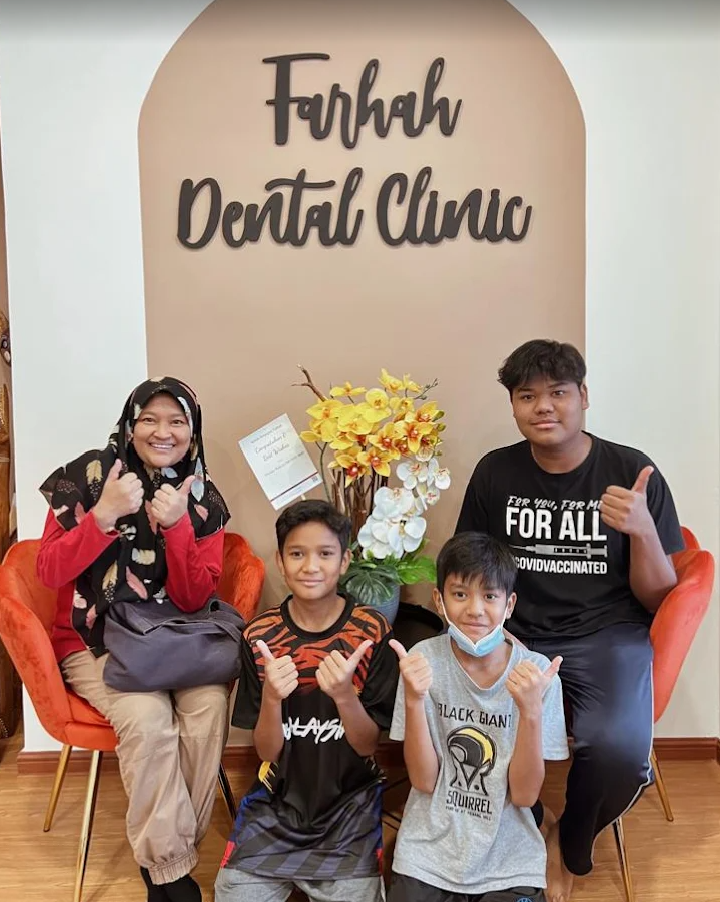 Pesakit menerima rawatan di Klinik Pergigian Farhah